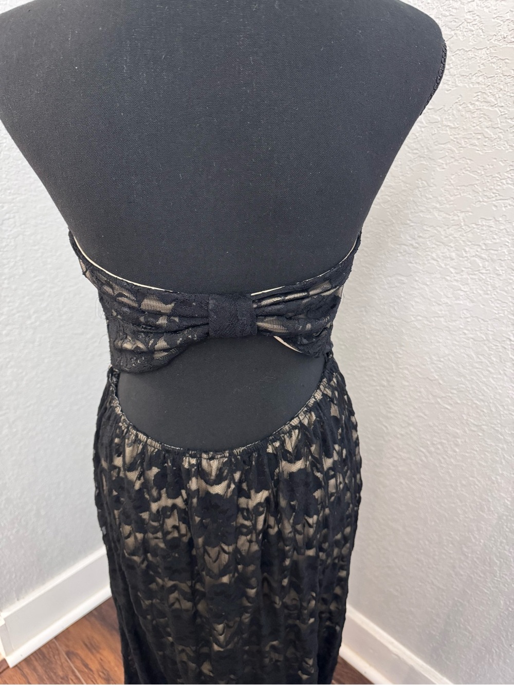Lovely Day Black Lace Strapless Evening Gown - Picture 4 of 5